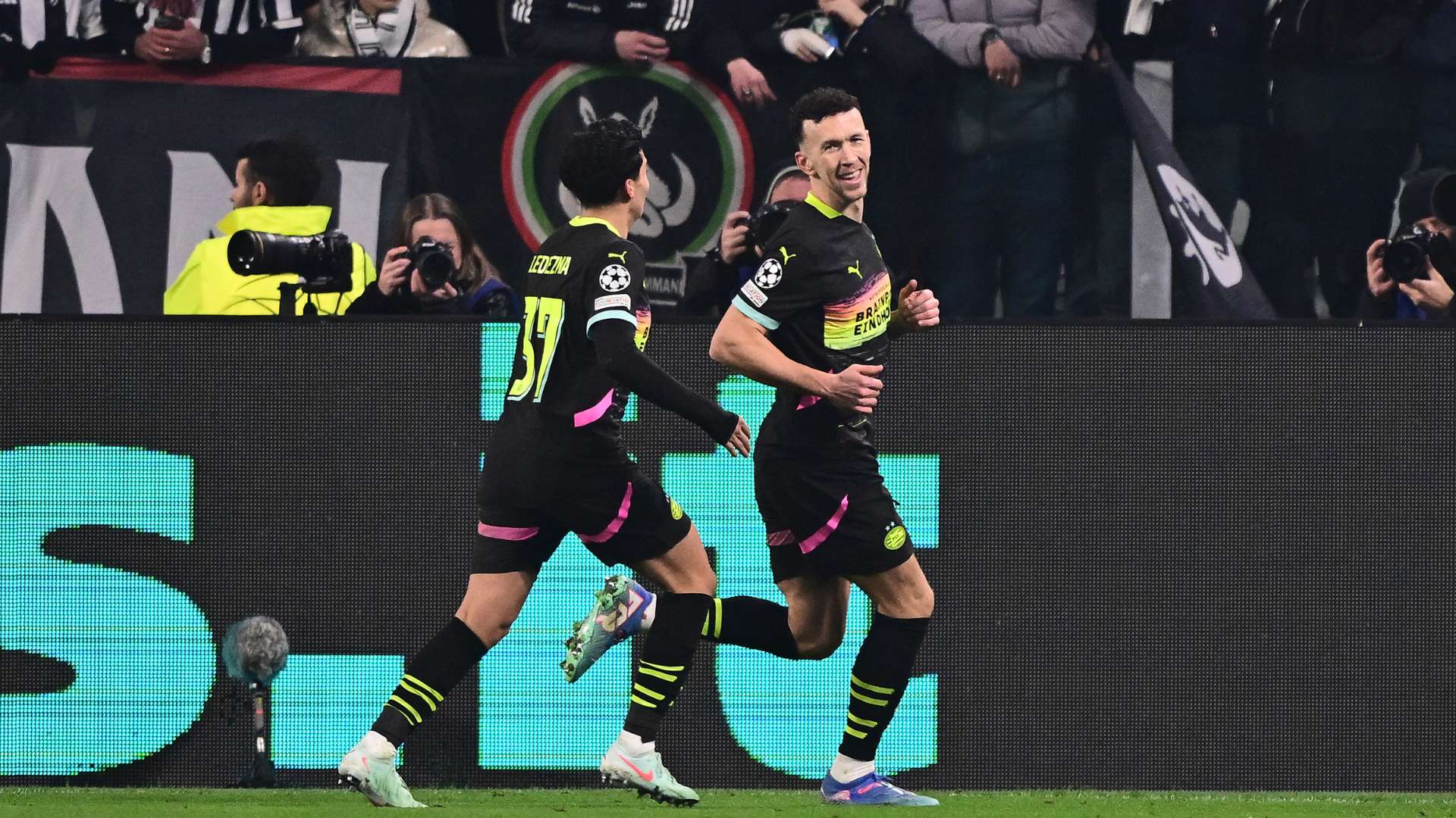 泰山队自2010年以来11次主场对阵河南队7胜4平保持不败.