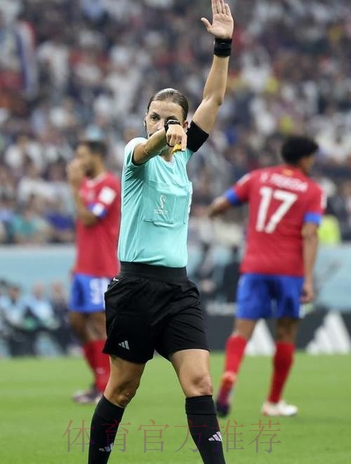 谢丽君将成为国内首位执裁男子足球顶级职业联赛的女子裁判员